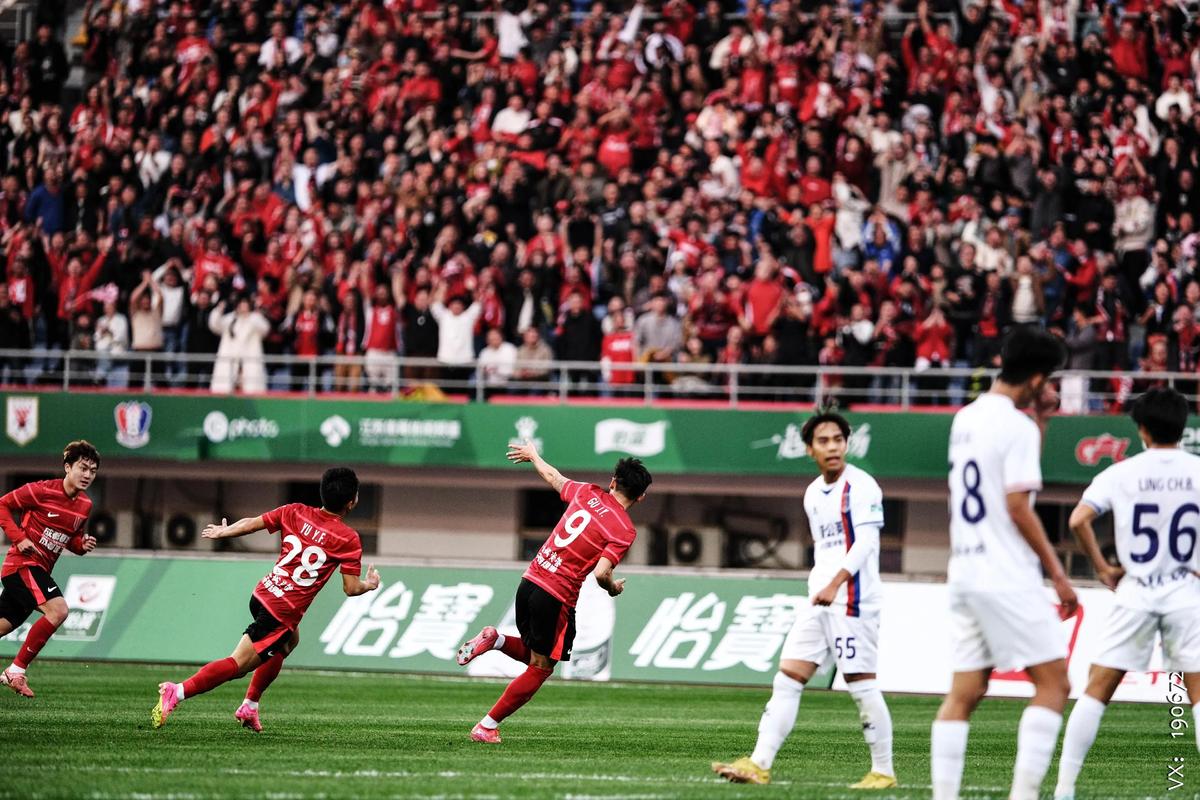中超三强亚冠连败：申花逆转失利，蓉城跌宕起伏，海港遭遇重创